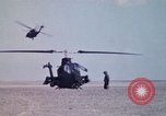 Standbild UH 60 Hubschrauber Ägypten, 1980, aus Sekunde 42 historischem Filmmaterial Videoclip 65675048345