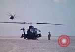 Standbild UH 60 Hubschrauber Ägypten, 1980, aus Sekunde 43 historischem Filmmaterial Videoclip 65675048345
