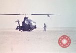 Standbild UH 60 Hubschrauber Ägypten, 1980, aus Sekunde 50 historischem Filmmaterial Videoclip 65675048345