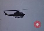 Standbild United States AH 1G Hubschrauber Ägypten, 1980, aus Sekunde 3 historischem Filmmaterial Videoclip 65675048348