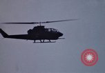 Standbild United States AH 1G Hubschrauber Ägypten, 1980, aus Sekunde 7 historischem Filmmaterial Videoclip 65675048348