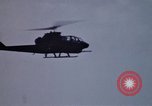 Standbild United States AH 1G Hubschrauber Ägypten, 1980, aus Sekunde 8 historischem Filmmaterial Videoclip 65675048348