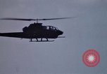 Standbild United States AH 1G Hubschrauber Ägypten, 1980, aus Sekunde 9 historischem Filmmaterial Videoclip 65675048348