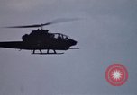 Standbild United States AH 1G Hubschrauber Ägypten, 1980, aus Sekunde 10 historischem Filmmaterial Videoclip 65675048348