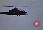 Standbild United States AH 1G Hubschrauber Ägypten, 1980, aus Sekunde 11 historischem Filmmaterial Videoclip 65675048348