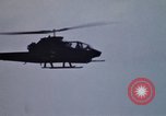 Standbild United States AH 1G Hubschrauber Ägypten, 1980, aus Sekunde 12 historischem Filmmaterial Videoclip 65675048348