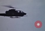 Standbild United States AH 1G Hubschrauber Ägypten, 1980, aus Sekunde 13 historischem Filmmaterial Videoclip 65675048348