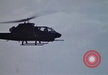Standbild United States AH 1G Hubschrauber Ägypten, 1980, aus Sekunde 17 historischem Filmmaterial Videoclip 65675048348