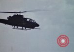Standbild United States AH 1G Hubschrauber Ägypten, 1980, aus Sekunde 21 historischem Filmmaterial Videoclip 65675048348