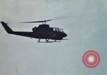 Standbild United States AH 1G Hubschrauber Ägypten, 1980, aus Sekunde 26 historischem Filmmaterial Videoclip 65675048348