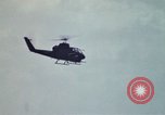 Standbild United States AH 1G Hubschrauber Ägypten, 1980, aus Sekunde 35 historischem Filmmaterial Videoclip 65675048348