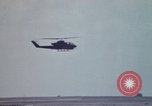 Standbild United States AH 1G Hubschrauber Ägypten, 1980, aus Sekunde 53 historischem Filmmaterial Videoclip 65675048348