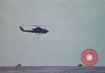 Standbild United States AH 1G Hubschrauber Ägypten, 1980, aus Sekunde 55 historischem Filmmaterial Videoclip 65675048348