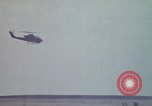 Standbild United States AH 1G Hubschrauber Ägypten, 1980, aus Sekunde 62 historischem Filmmaterial Videoclip 65675048348