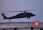 Standbild USA UH 60 Hubschrauber Ägypten, 1980, aus Sekunde 42 historischem Filmmaterial Videoclip 65675048349