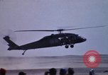 Standbild USA UH 60 Hubschrauber Ägypten, 1980, aus Sekunde 43 historischem Filmmaterial Videoclip 65675048349