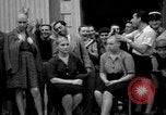 Standbild kollaborierenden Mädchen Menton Frankreich, 1944, aus Sekunde 26 historischem Filmmaterial Videoclip 65675048352