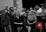 Standbild kollaborierenden Mädchen Menton Frankreich, 1944, aus Sekunde 30 historischem Filmmaterial Videoclip 65675048352
