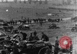 Image des soldats britanniques dans la bataille de la Somme France, 1916, de la seconde 60 séquences d'archives historiques vidéo 65675048355