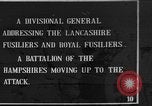 Image général britannique adresses troupes qui entrez la bataille de la Somme France, 1916, de la seconde 1 séquences d'archives historiques vidéo 65675048358