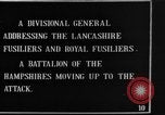 Image général britannique adresses troupes qui entrez la bataille de la Somme France, 1916, de la seconde 4 séquences d'archives historiques vidéo 65675048358