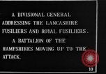 Image général britannique adresses troupes qui entrez la bataille de la Somme France, 1916, de la seconde 5 séquences d'archives historiques vidéo 65675048358