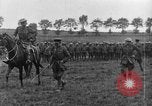 Image général britannique adresses troupes qui entrez la bataille de la Somme France, 1916, de la seconde 37 séquences d'archives historiques vidéo 65675048358