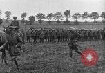 Image général britannique adresses troupes qui entrez la bataille de la Somme France, 1916, de la seconde 39 séquences d'archives historiques vidéo 65675048358