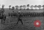 Image général britannique adresses troupes qui entrez la bataille de la Somme France, 1916, de la seconde 40 séquences d'archives historiques vidéo 65675048358