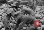 Image Les troupes britanniques employant Plum Pudding mortiers France, 1916, de la seconde 27 séquences d'archives historiques vidéo 65675048360