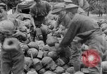 Image Les troupes britanniques employant Plum Pudding mortiers France, 1916, de la seconde 29 séquences d'archives historiques vidéo 65675048360