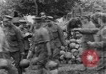 Image Les troupes britanniques employant Plum Pudding mortiers France, 1916, de la seconde 31 séquences d'archives historiques vidéo 65675048360