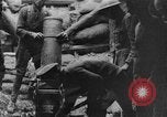 Image tir des soldats britanniques 945 pouce du mortier France, 1916, de la seconde 9 séquences d'archives historiques vidéo 65675048364