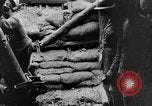 Image tir des soldats britanniques 945 pouce du mortier France, 1916, de la seconde 13 séquences d'archives historiques vidéo 65675048364