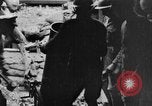 Image tir des soldats britanniques 945 pouce du mortier France, 1916, de la seconde 15 séquences d'archives historiques vidéo 65675048364