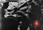 Image tir des soldats britanniques 945 pouce du mortier France, 1916, de la seconde 24 séquences d'archives historiques vidéo 65675048364