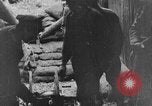 Image tir des soldats britanniques 945 pouce du mortier France, 1916, de la seconde 32 séquences d'archives historiques vidéo 65675048364