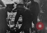 Image tir des soldats britanniques 945 pouce du mortier France, 1916, de la seconde 34 séquences d'archives historiques vidéo 65675048364