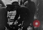 Image tir des soldats britanniques 945 pouce du mortier France, 1916, de la seconde 35 séquences d'archives historiques vidéo 65675048364