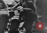 Image tir des soldats britanniques 945 pouce du mortier France, 1916, de la seconde 37 séquences d'archives historiques vidéo 65675048364