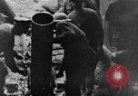 Image tir des soldats britanniques 945 pouce du mortier France, 1916, de la seconde 39 séquences d'archives historiques vidéo 65675048364