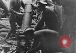Image tir des soldats britanniques 945 pouce du mortier France, 1916, de la seconde 44 séquences d'archives historiques vidéo 65675048364