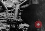 Image tir des soldats britanniques 945 pouce du mortier France, 1916, de la seconde 52 séquences d'archives historiques vidéo 65675048364