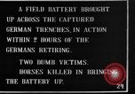 Standbild British 18 pounder Batterie Artillerie feuern Frankreich, 1916, aus Sekunde 7 historischem Filmmaterial Videoclip 65675048365