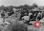 Standbild British 18 pounder Batterie Artillerie feuern Frankreich, 1916, aus Sekunde 16 historischem Filmmaterial Videoclip 65675048365