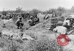 Standbild British 18 pounder Batterie Artillerie feuern Frankreich, 1916, aus Sekunde 20 historischem Filmmaterial Videoclip 65675048365
