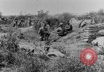 Standbild British 18 pounder Batterie Artillerie feuern Frankreich, 1916, aus Sekunde 22 historischem Filmmaterial Videoclip 65675048365