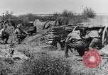 Standbild British 18 pounder Batterie Artillerie feuern Frankreich, 1916, aus Sekunde 27 historischem Filmmaterial Videoclip 65675048365