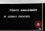 Standbild britische Soldaten Angriff aus ihren Gräben Frankreich, 1916, aus Sekunde 1 historischem Filmmaterial Videoclip 65675048367