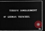 Standbild britische Soldaten Angriff aus ihren Gräben Frankreich, 1916, aus Sekunde 3 historischem Filmmaterial Videoclip 65675048367